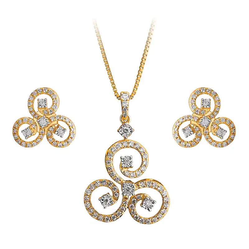 Clover shaped Gold Diamond Pendant Set